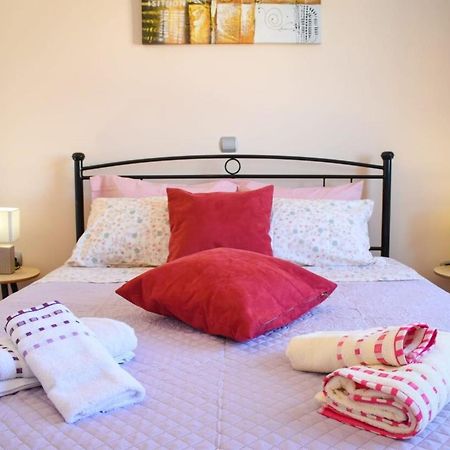Villa Cozy Flat On The Main Square, 10Min To The Sea Kalamata Exterior foto