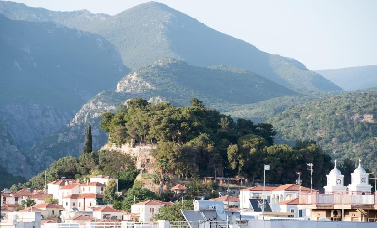 Villa Cozy Flat On The Main Square, 10Min To The Sea Kalamata Exterior foto